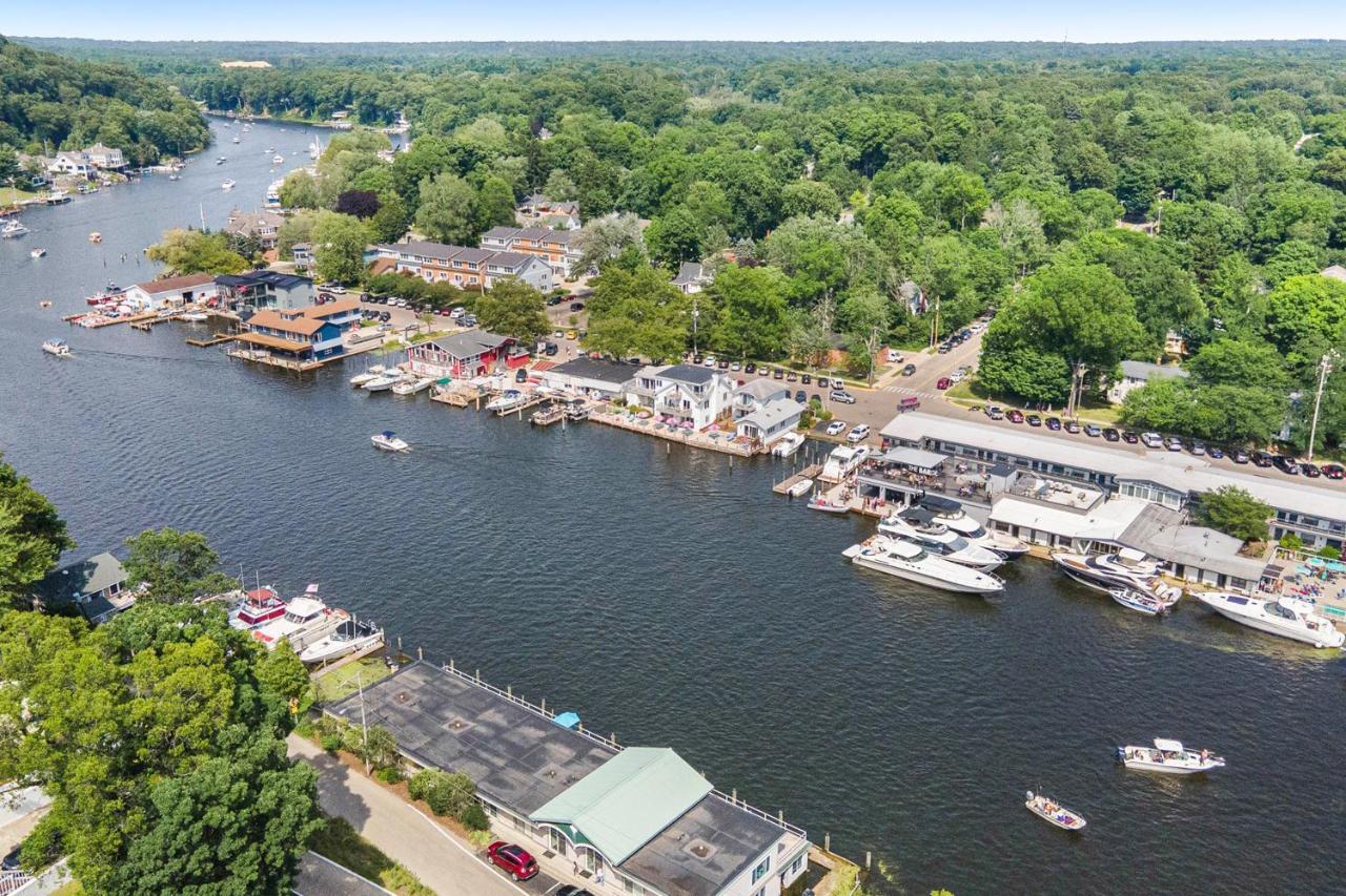 Waterside Suites Saugatuck Exterior photo