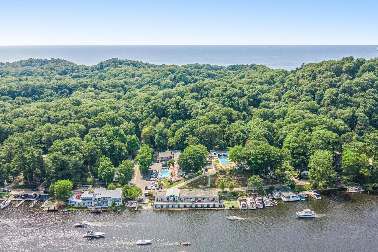 Waterside Suites Saugatuck Exterior photo